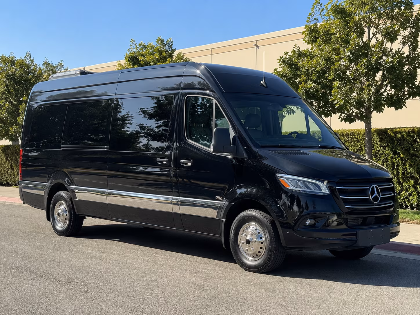 18 passenger sprinter van